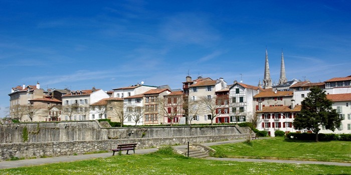 Investissement immobilier : pourquoi faire le choix de la destination Bayonne ?